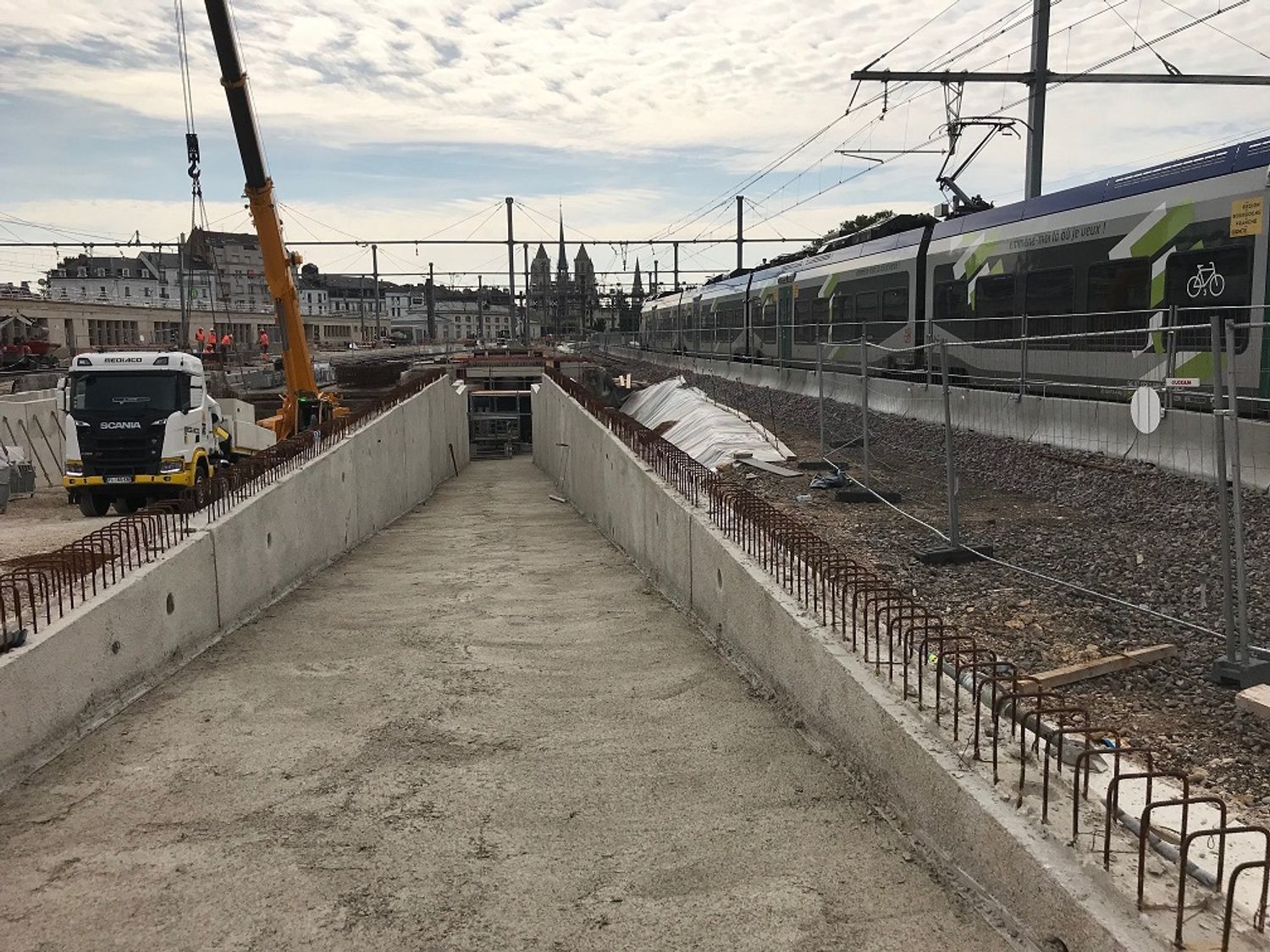 Les travaux se poursuivent en gare de Dijon. Ici l'une des futures rampes d'accès